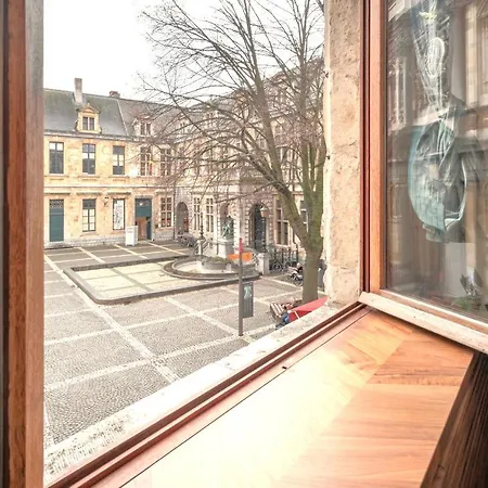 The Hendrik Square